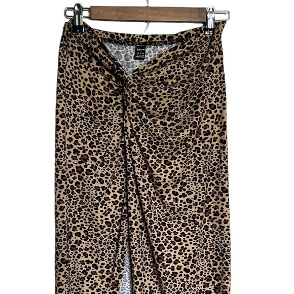 Shein • SXY Leopard Print Twist Detail Skirt - Picture 3 of 8